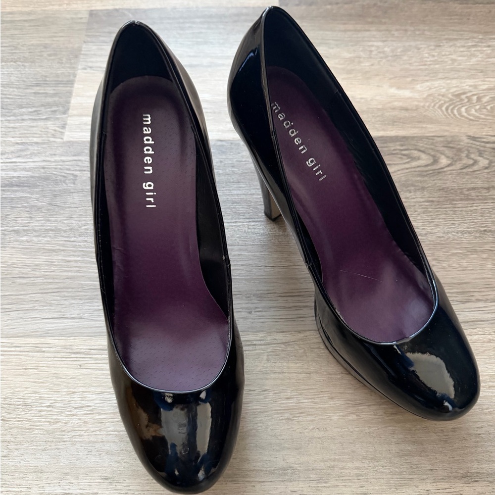 STEVE MADDEN CLEARY BLACK PUMPS
SIZE 9